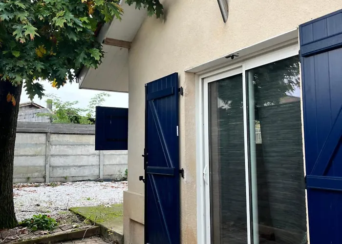 Maisonnette Meublee A *